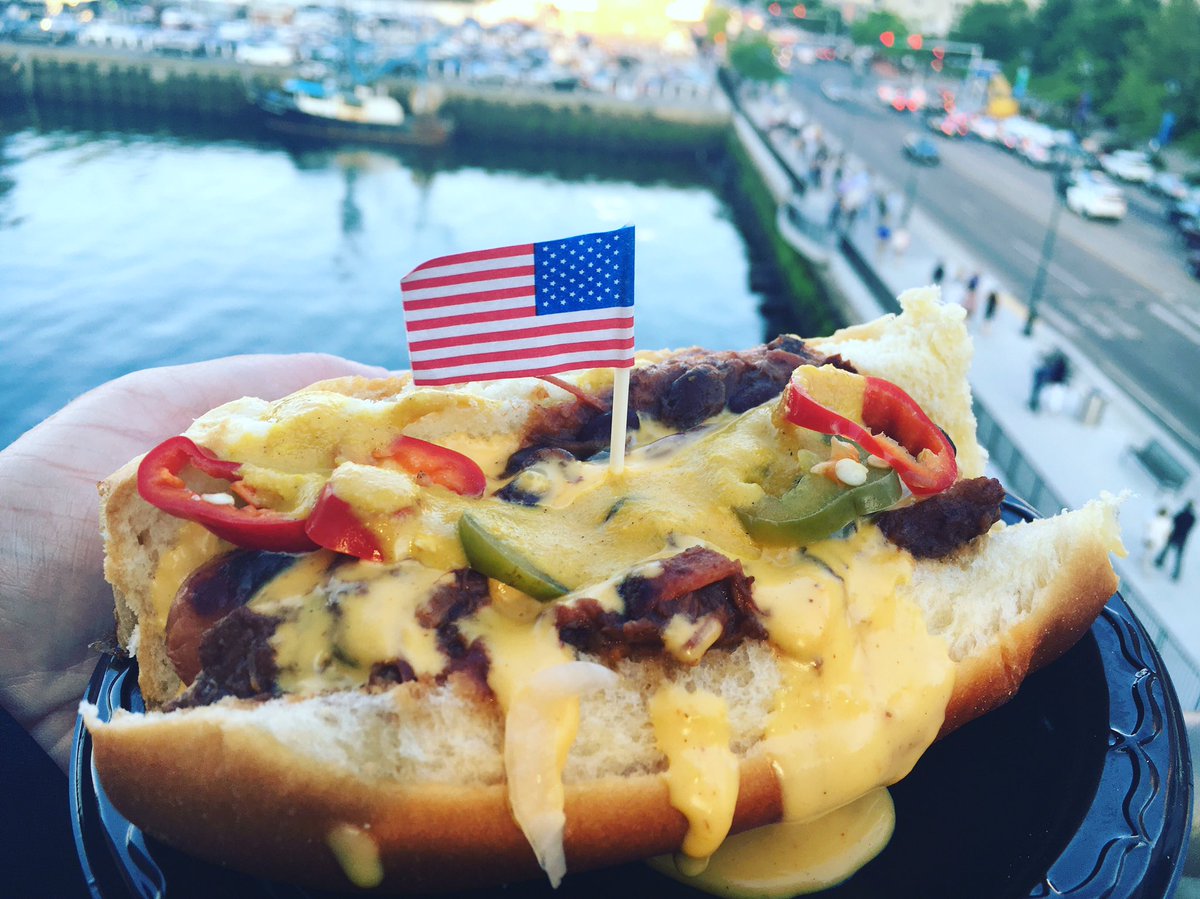 HeyRatty's tweet photo. My country 'tis of thee 🇺🇸 🇺🇸 🇺🇸

#2016CIS @CoppersmithBos @seaportboston https://t.co/V8S9wYlkvH