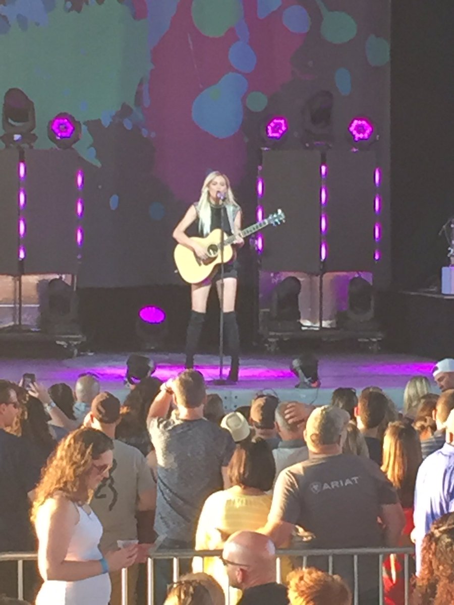 Look who just hit the stage at the Lakeview Amphitheater!!  Kelsea Ballerini next up Rascal Flatts!