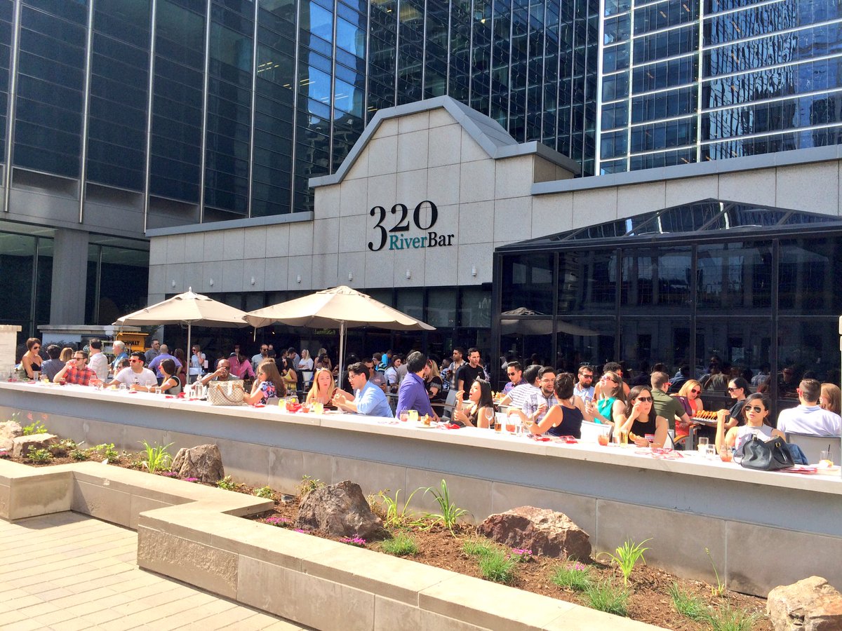 ant_kneee's tweet photo. Thanks @WestinChicagoRN We had a great time @ #320RiverBar for @yelpchicago Elite ditch day #320Happy #MeetMe At320 https://t.co/FITpEdUy6i