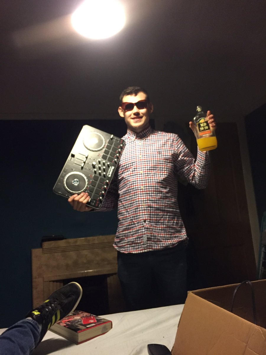 AaronBuchanan_'s tweet photo. @RyanMarshall94 https://t.co/kNlhUL06Mo