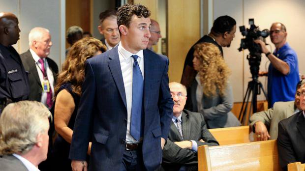 NFLonCBS's tweet photo. Johnny Manziel's dad says jail 'would be the best place' for his 'druggie' son
https://t.co/Rf1st2uCUu https://t.co/FV9gQXEJB1