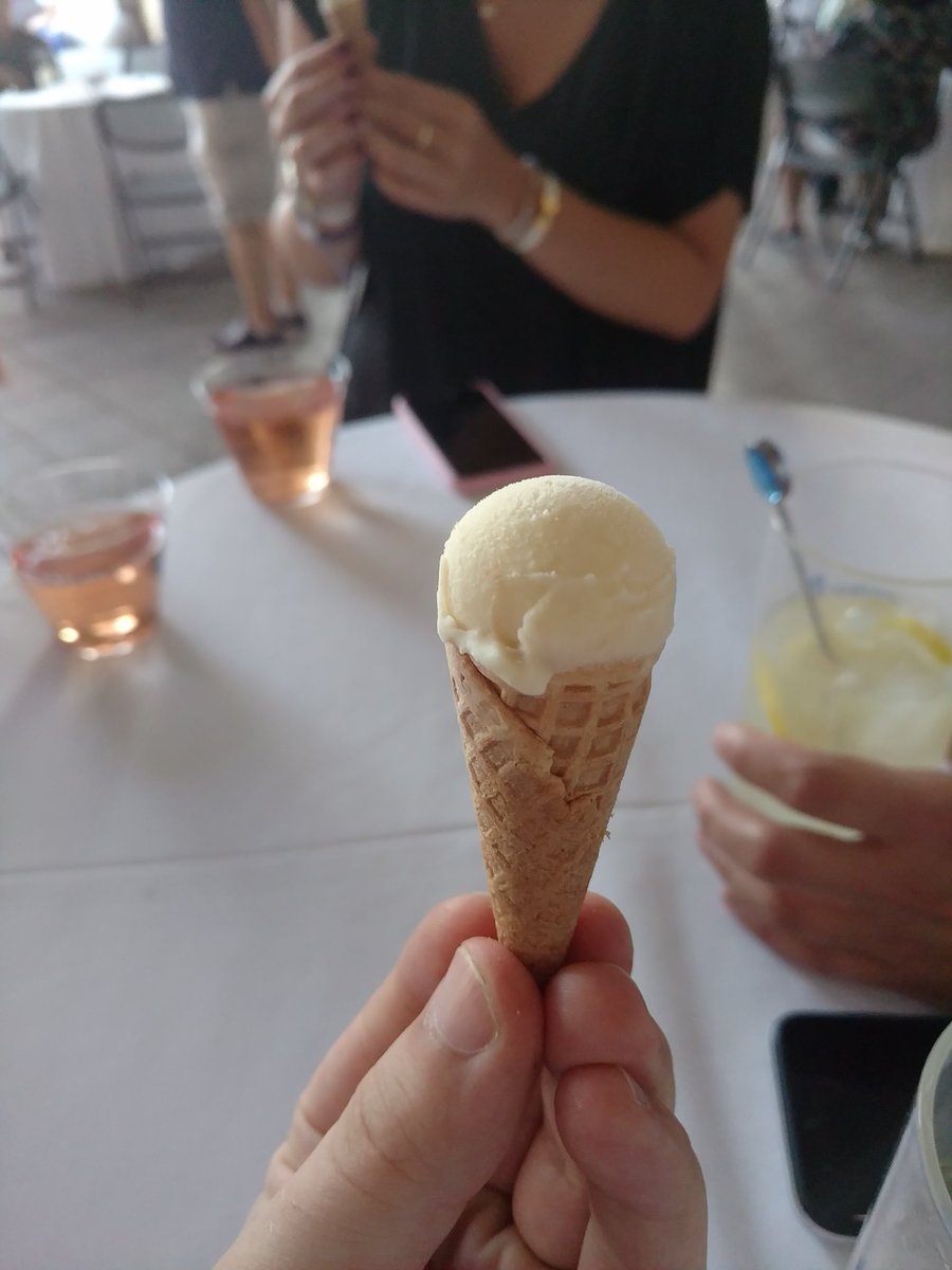 ajszcz's tweet photo. Skipping to dessert with some doughnut ice cream

#2016CIS https://t.co/6bGBxSmJLO