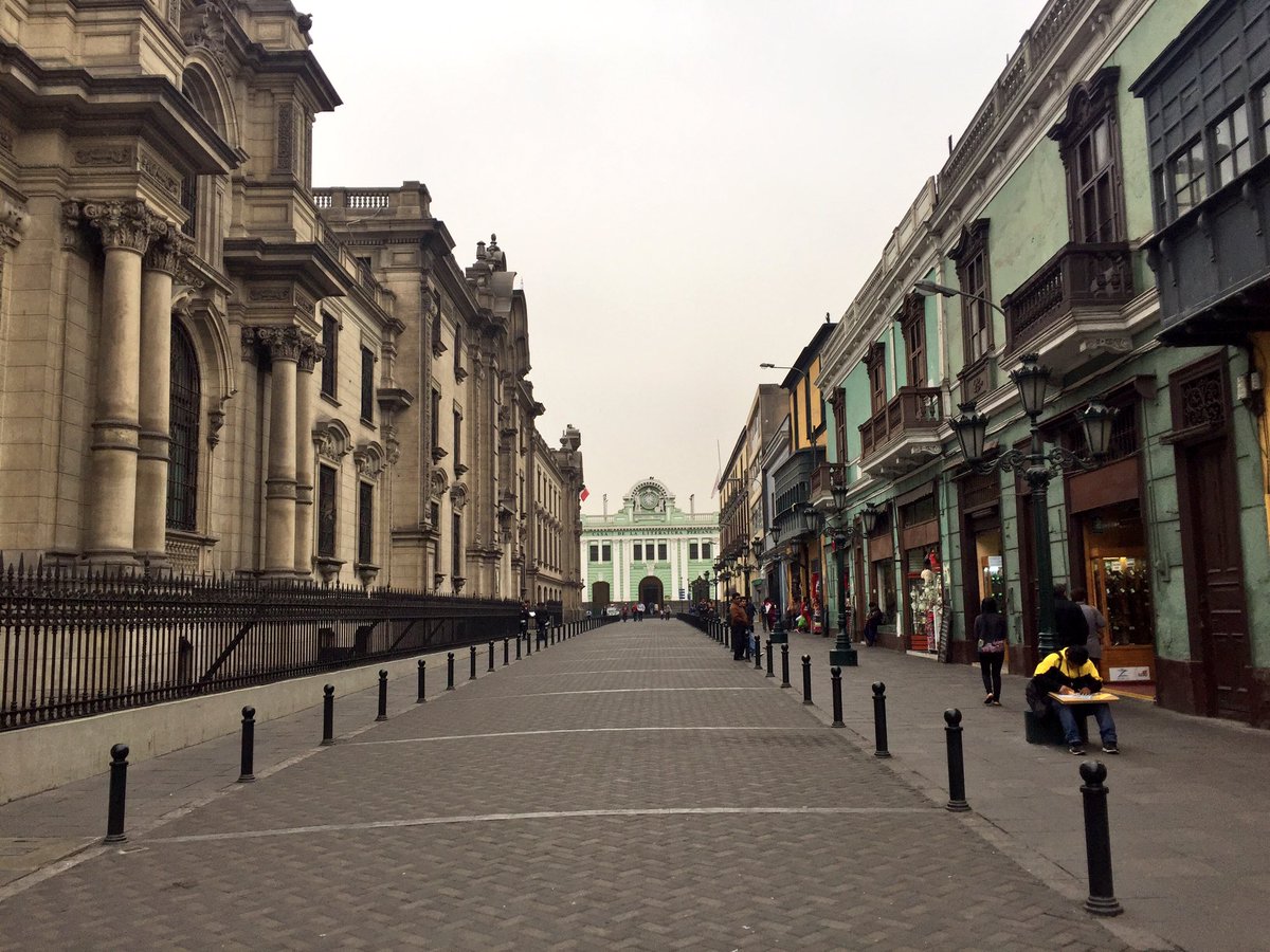 jordanmailes13's tweet photo. In love with this city ❤️🇵🇪 #ccslima #ccsperu @volunteerabroad https://t.co/Bs9R5yTjth