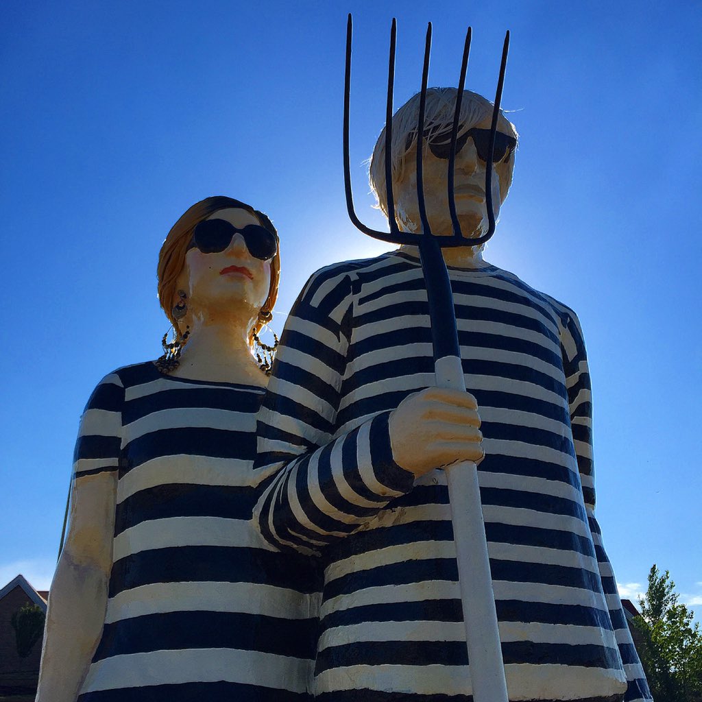 BethBlair's tweet photo. Playing American Gothic paparazzi this weekend. @CROveralls #familytravel #croveralls https://t.co/07HFpxRs2Y