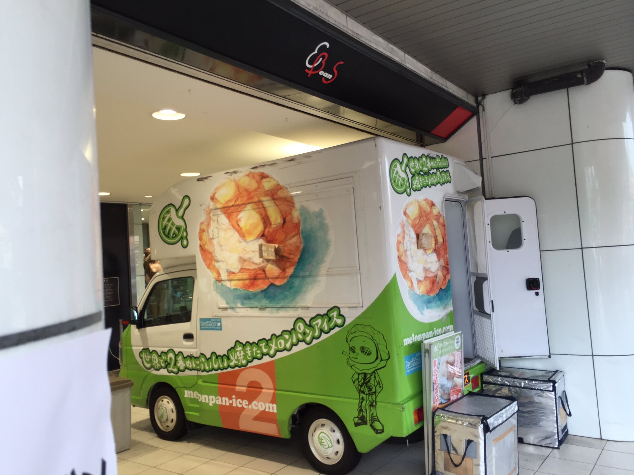 メロンパンアイス仙台店 Op Twitter 今週土曜日 日曜日は仙台駅前eビーンズ仙台店で焼きます アツッヒヤッなメロンパンアイスを食べに来てくださーい O 世界で2番目においしいメロンパンアイス メロンパンアイス アイス スイーツ Sweets メロンパンアイス仙台店 Op Twitter 今週土曜日 日曜日は仙台駅前eビーンズ仙台店で焼きます アツッヒヤッなメロンパンアイスを食べに来てくださーい O 世界で2番目においしいメロンパンアイス メロンパンアイス アイス スイーツ Sweets