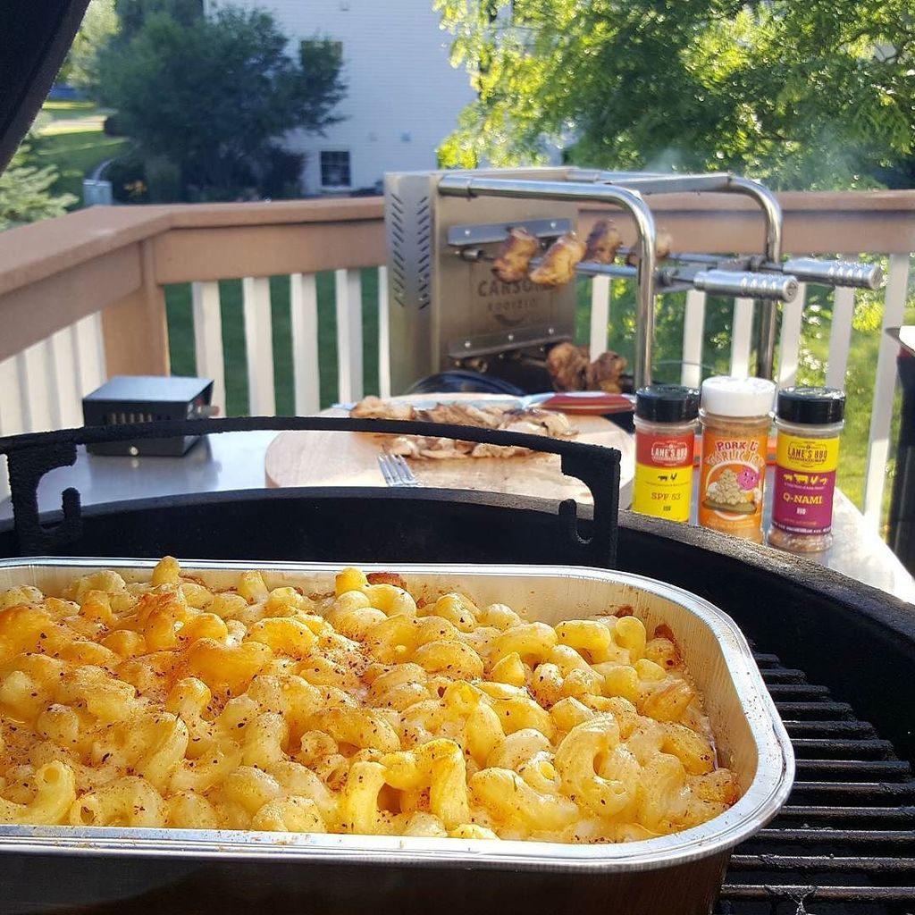 kickashbasket's tweet photo. Simple dinner tonight! #Costco #macncheese on the #BGE with #SPF53 and Chicken Thighs on t… https://t.co/saJjuFT3v5 https://t.co/MW9kr6LpCU