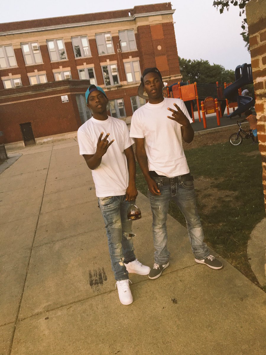Taeblocksavage's tweet photo. Happy bday to my boy 20 years strong #taeblock #bsc https://t.co/V4eBC9iRkt