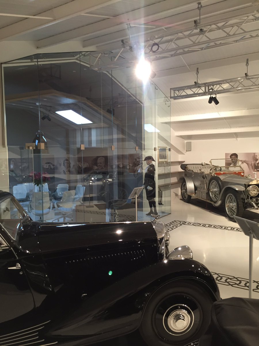 A little cheeky view of the glass screen we did, now it's all up and running!