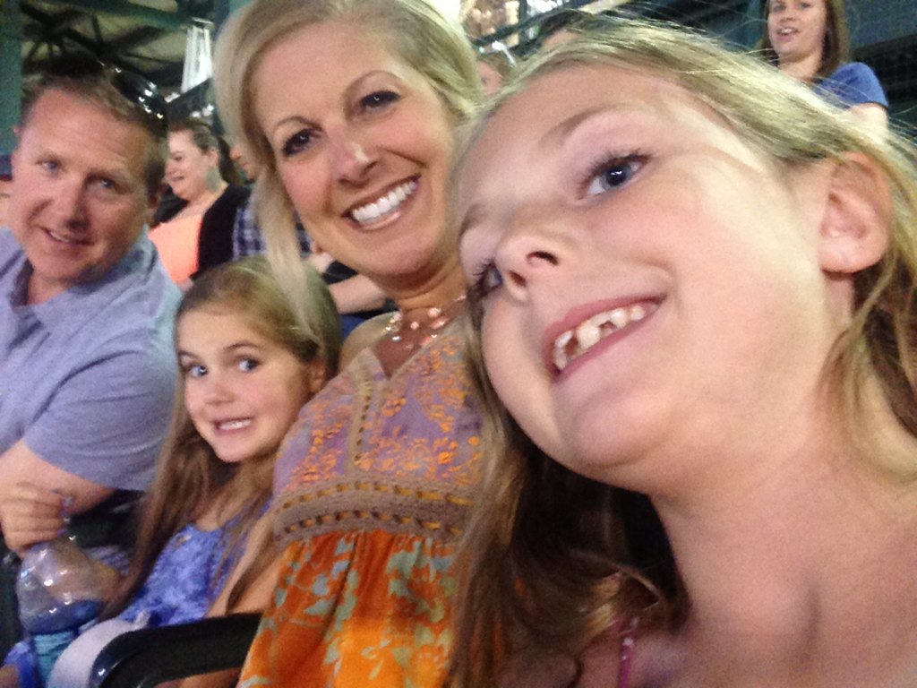 michelleny's tweet image. #rocthesummer