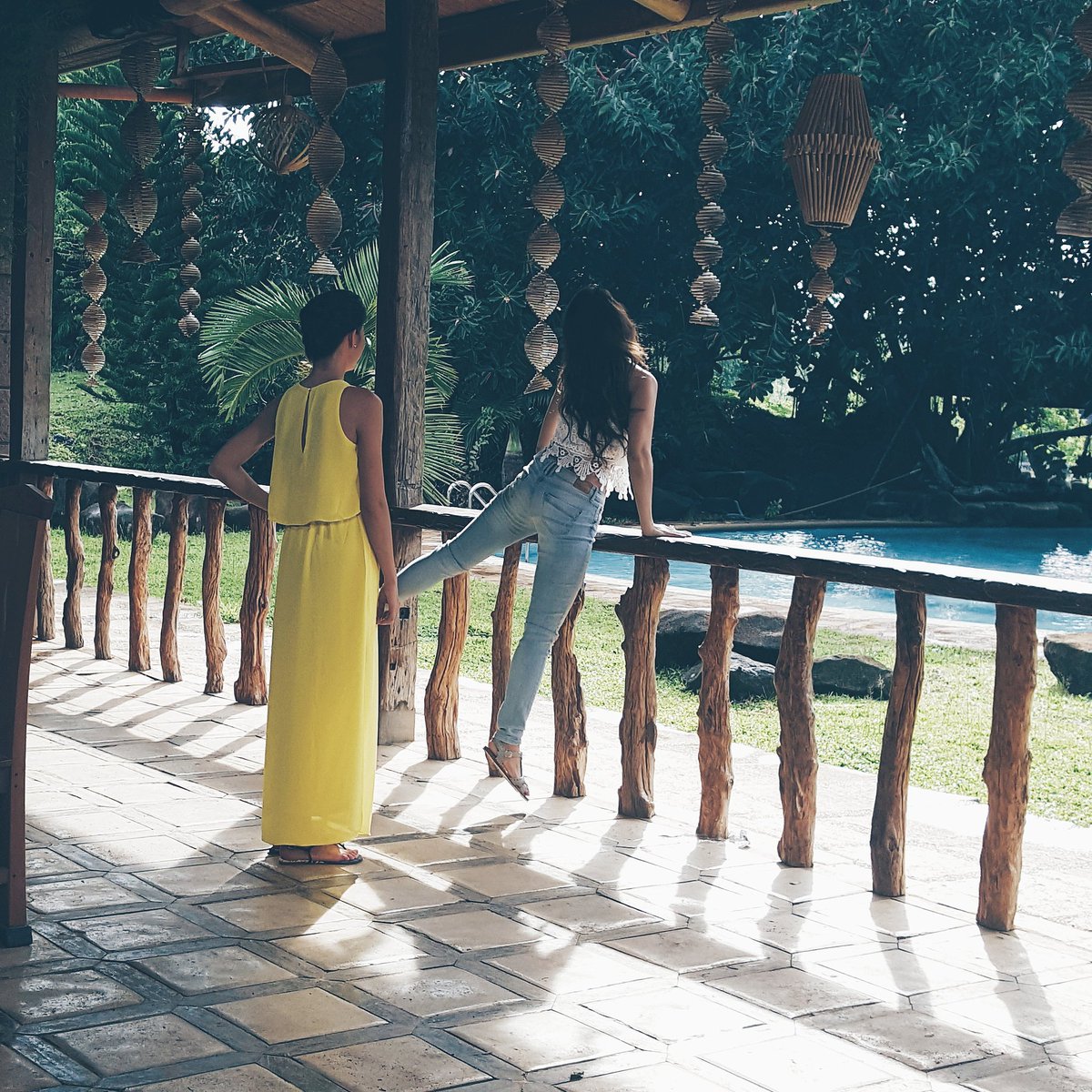 GeeCanlas's tweet photo. Pretty much shows our dynamics as BFFs in #SinungalingMongPuso . ππ #Jillian #Clara #PilotTaping @whianwamos https://t.co/msLqmPyjrX