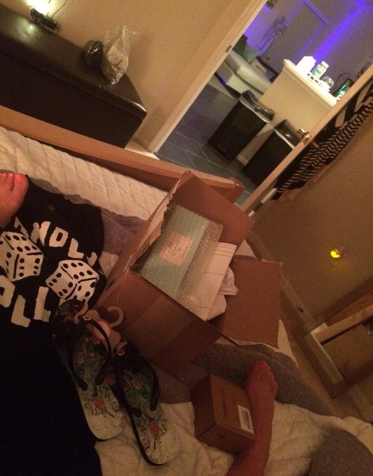 3:24am seems like a good time to open up my wish list gifts &amp; make a mess. https://t.co/ohkdCb2rpM<a href="/tag/findom"class="tags"><span>#findom</span></a>