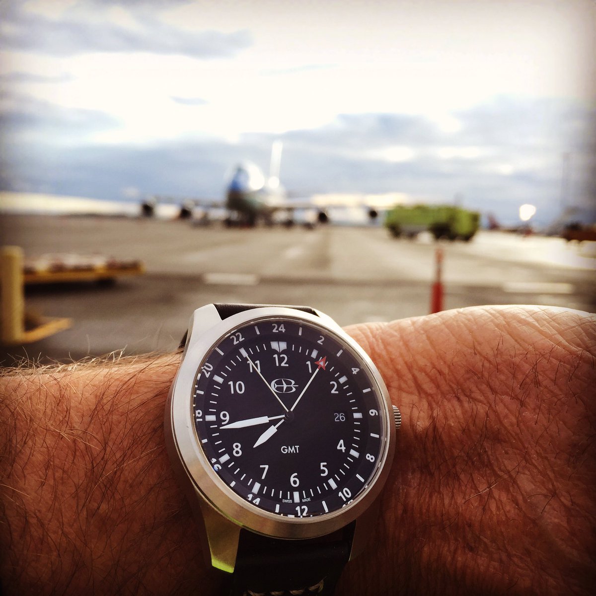 ButlerWatchCo's tweet photo. Lucky day at #KSEA #airforce1 on the ramp and we missed the #airport closure for President #obama arrival. Phew! https://t.co/KeBxaU5fCK