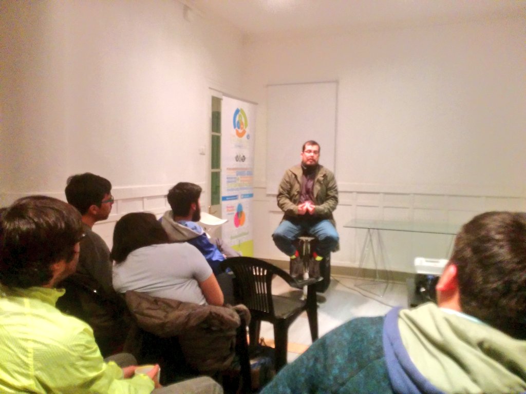 arieIIopez's tweet photo. Conversando sobre @redbirdinmotion, @redbirdbike y @TheOrgus en @CycleHackSCL #cyclehack https://t.co/UbEknZV2MO