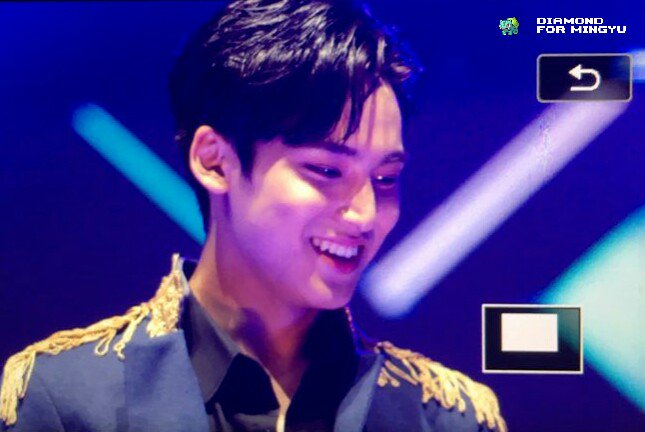 kimmingyuth's tweet photo. [PREVIEW] 160624 KCON #민규 #세븐틴 #SEVENTEEN #mingyu 
cr.Diamond_406 https://t.co/ZsWzI4yNOA