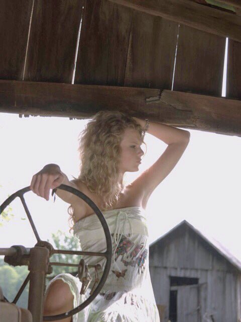 lovetaylocks's tweet image. #TaylorSwiftMadeTaylorSwiftFamous