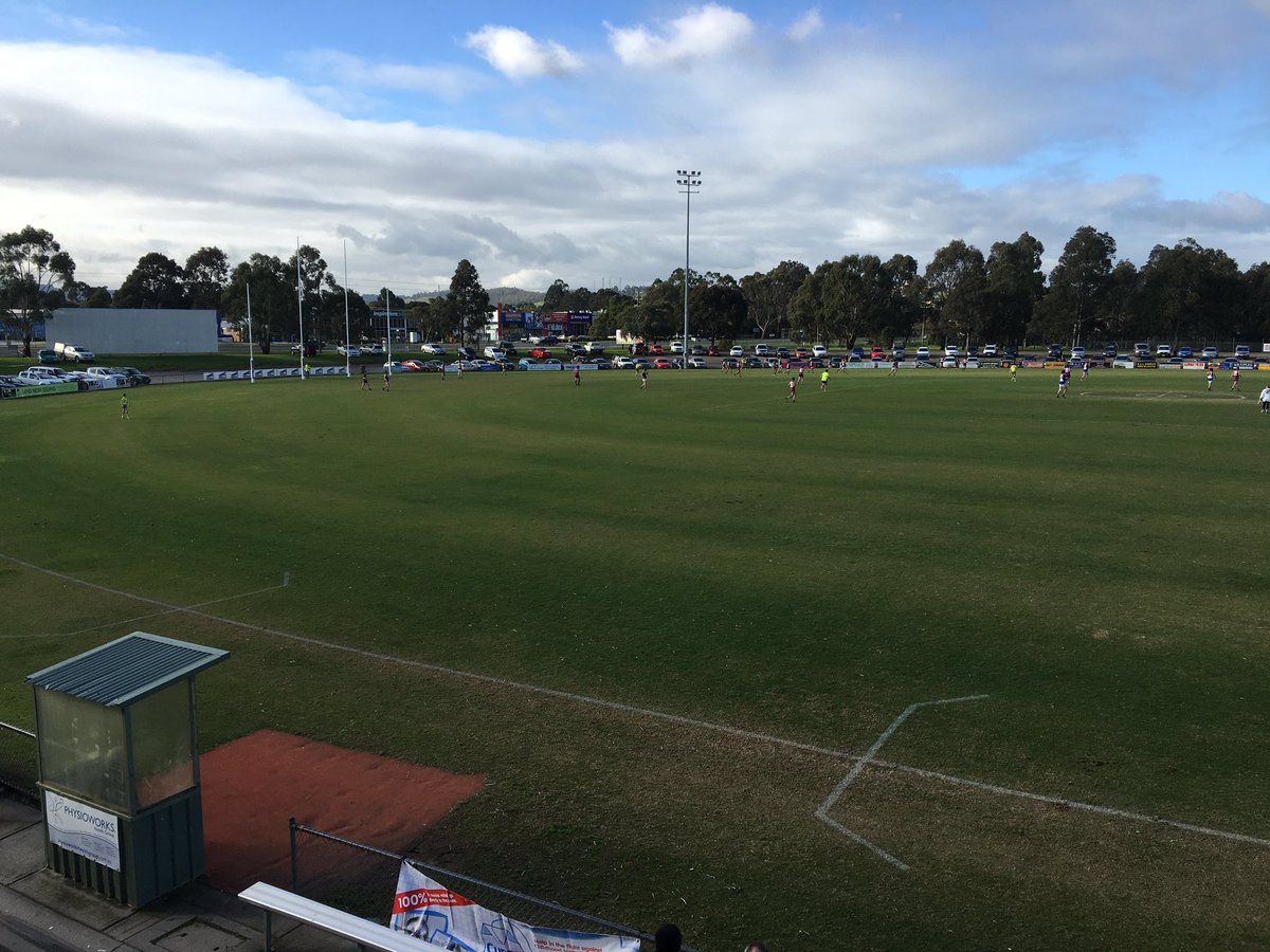 LIVE <a href="/977footy/">977 Footy</a> | <a href="/PakenhamFC/">PakenhamFC</a> vs <a href="/CrannFNC/">Cranbourne FNC</a>. Credit to the Lions. Ground is immaculate given recent rain. @SEFNL