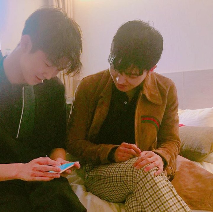 namtaesthetic's tweet photo. #DOUBLE #COOLNESS #WHATARETHEYWATCHING #ANDSMILING https://t.co/4K8MbtbH3y