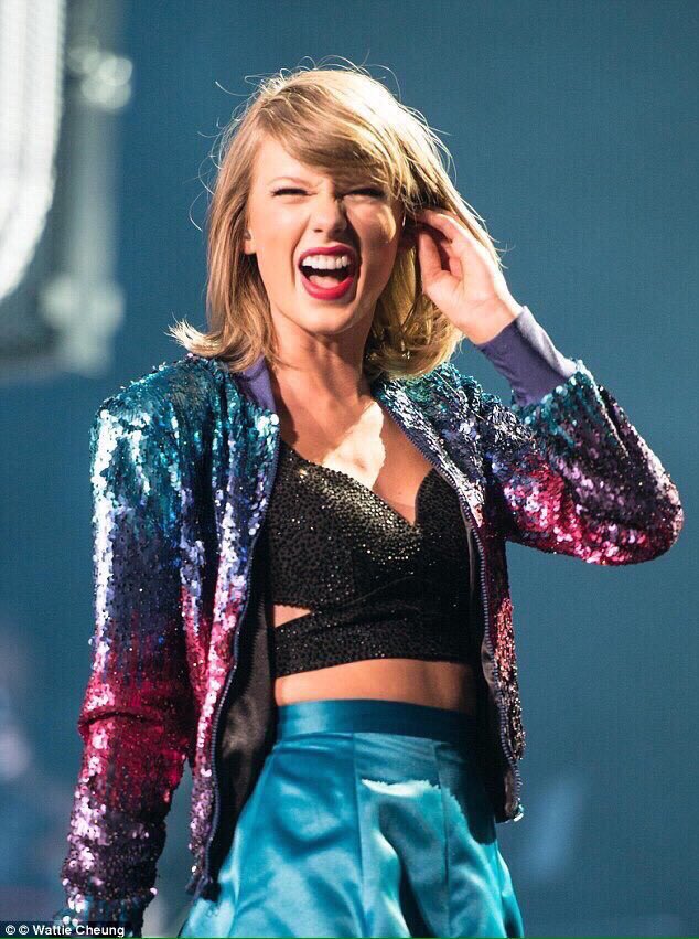 SwiftieAlex's tweet image. We all just need a bunch of cute Tay pics right now #TaylorSwiftMadeTaylorSwiftFamous