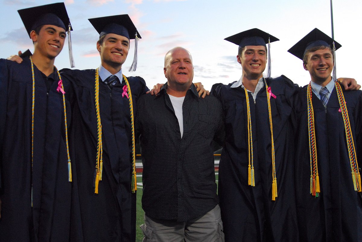 DirectRays's tweet photo. yo @kevin_gall14 #ClassyDudes for sure even my middle-aged bro/ur father #PVhigh #GradCellys #BestClassEver arguably https://t.co/GnqQRTfkx2