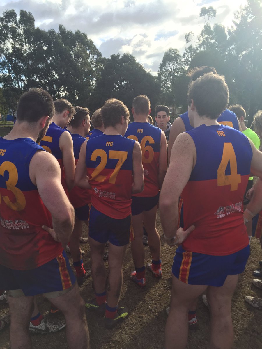 3qtr time <a href="/foresthillfc/">F.Hill Football Club</a> 10.6 66 to the Lions 9.7 61. Huge last quarter of #efldiv4 coming up.Come on boys @footyefl