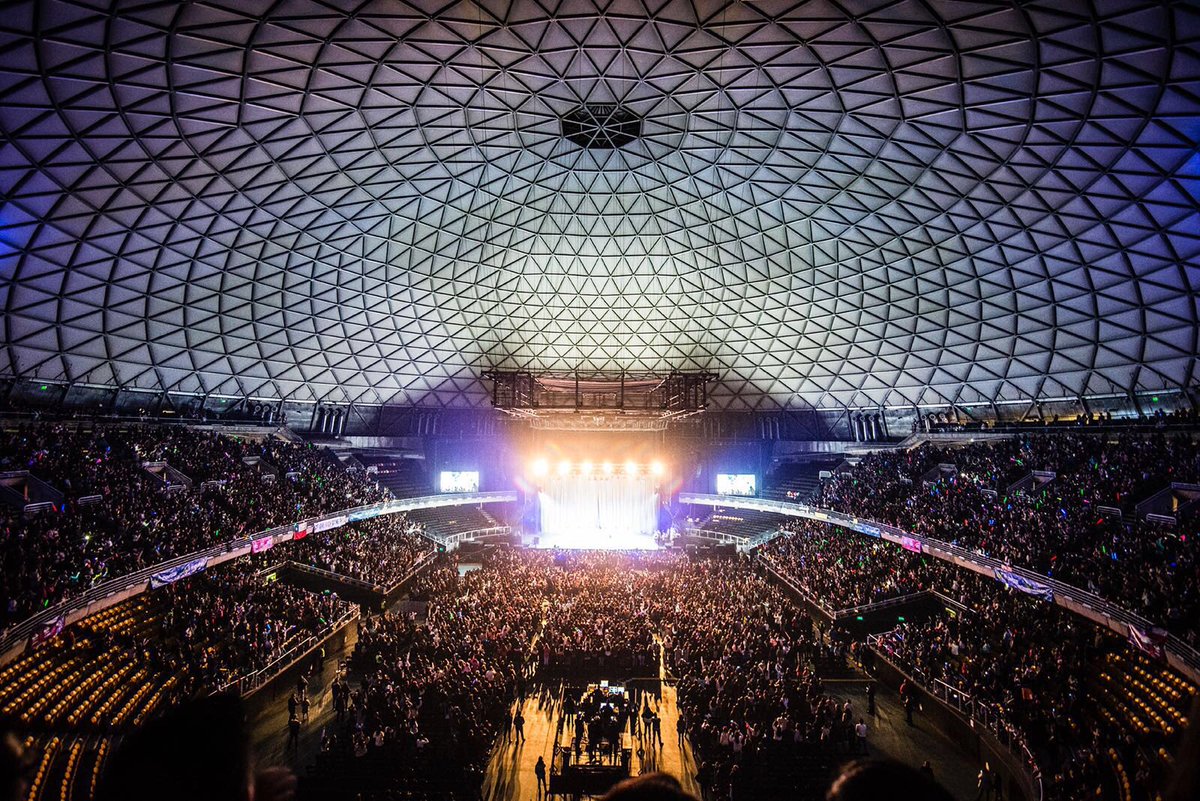 ccabelloupdate's tweet image. Pretty stage @FifthHarmony love you guys