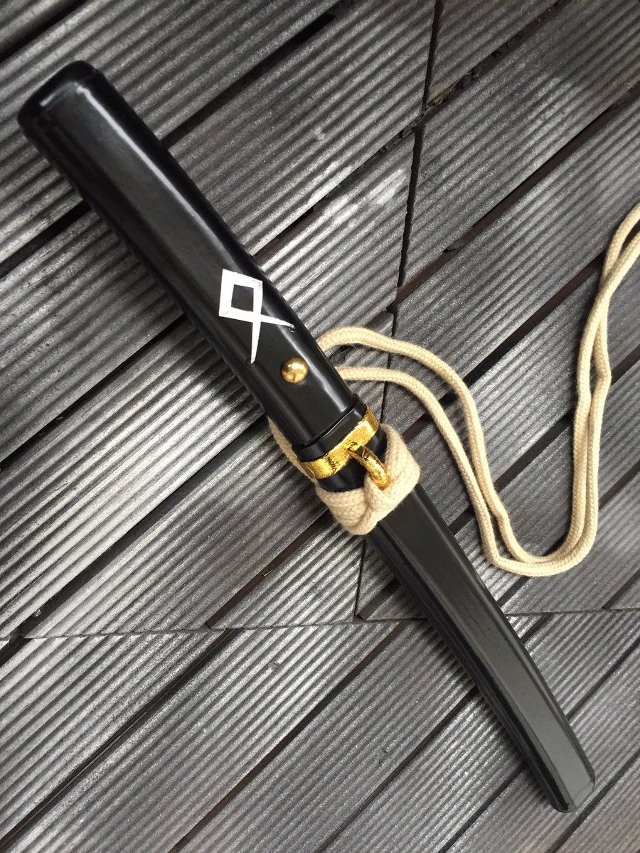 マクシ 鬼滅の刃 炭治郎の日輪刀 完成 در توییتر 新刀剣男子 刀剣乱舞 太鼓鐘貞宗 完成 今回も100均の刀 透明バインダーの刀身の組み合わせで製作費用約800円 刀身は実物画像を参考に刃文や彫刻っぽいものを再現してみました 頑張ったのでrtください