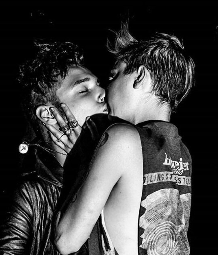 TheNextBatmann's tweet image. For all the things my hands have held the best by far is you. @ClassyDragonfly