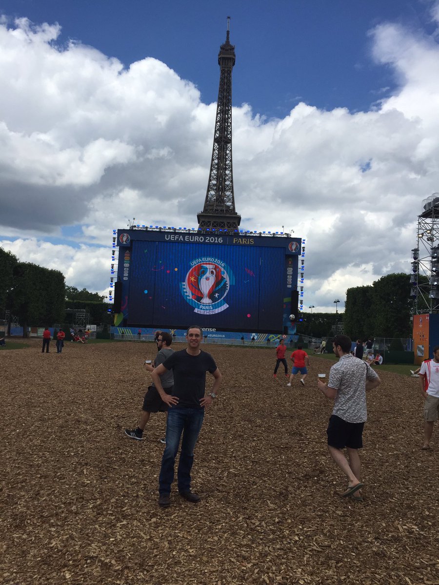 davidmargo's tweet image. Fun in the sun! #FanZoneTourEiffel