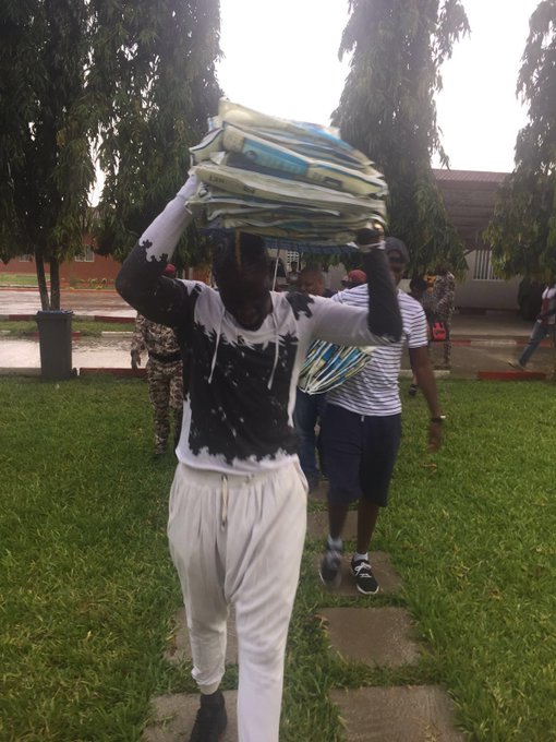 Voir l'image sur Twitter Voir l'image sur Twitter