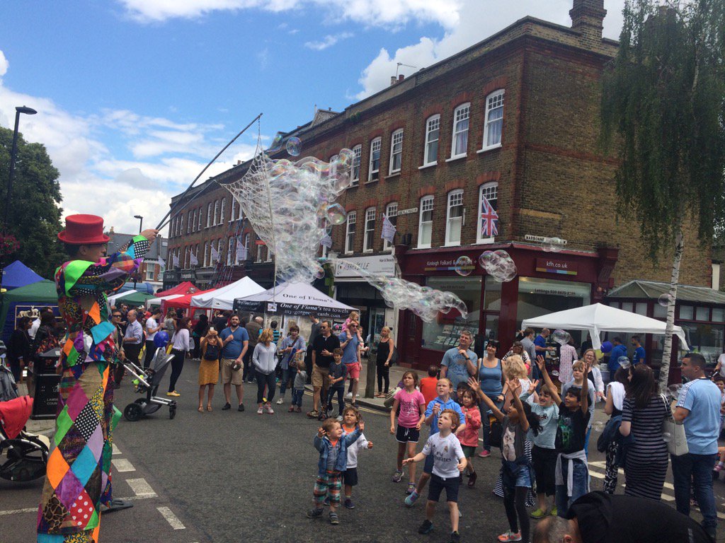 AbbevilleFete's tweet photo. #bubblejo providing bubbles for the kids! https://t.co/YvjuRlfypN