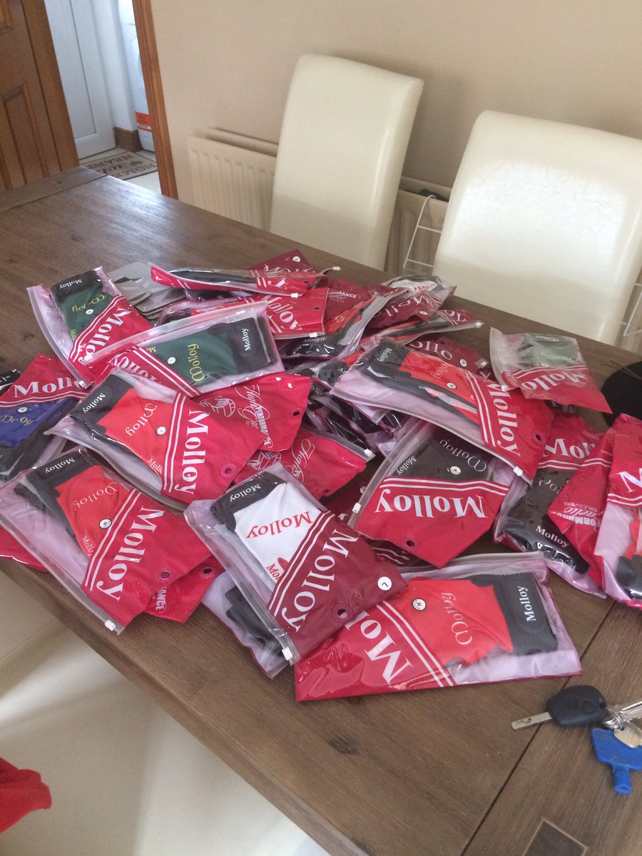 Big thanks to @molloysliotars and <a href="/EugeneMolloy/">Eugene Molloy</a> for sorting the team out with gloves. Check them out. 👌