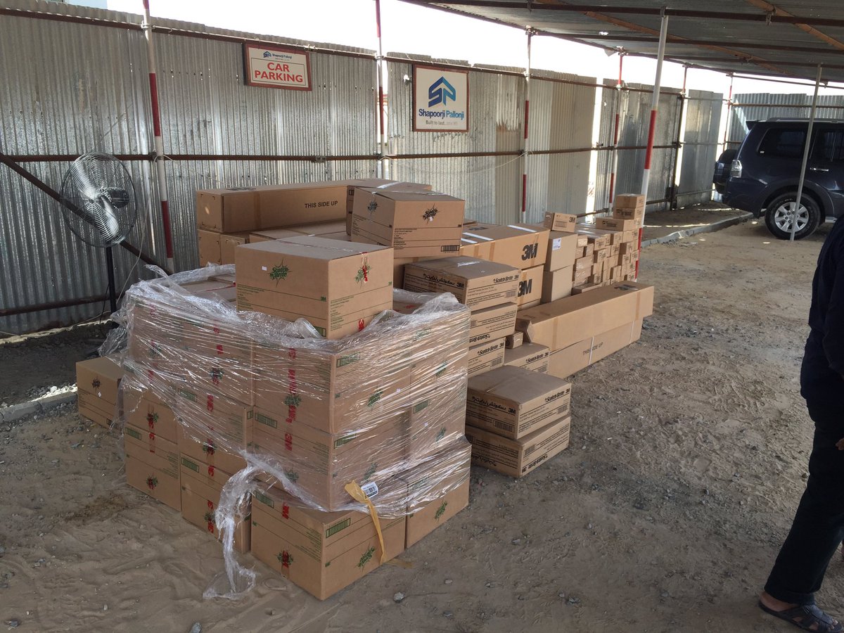 danielmonis's tweet photo. Distributed Care Packs &amp; #Iftar #Meals to 1000 workers. Good job guys! @sarahrizvi @PendingMeal @cseshagiri #Yaatra https://t.co/FLTSxilmTk
