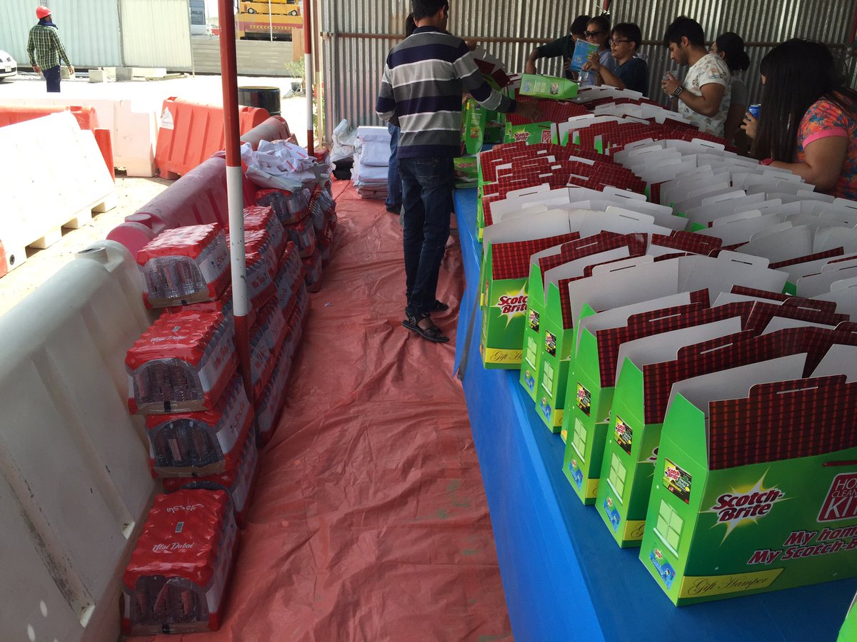 danielmonis's tweet photo. Distributed Care Packs &amp; #Iftar #Meals to 1000 workers. Good job guys! @sarahrizvi @PendingMeal @cseshagiri #Yaatra https://t.co/FLTSxilmTk
