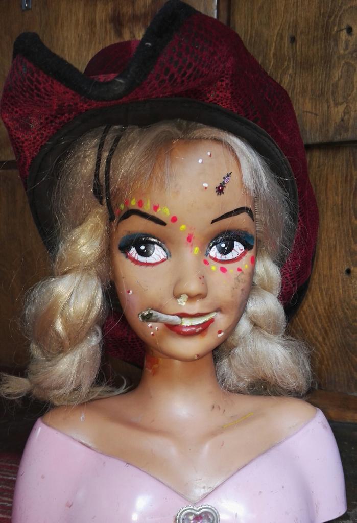 Munted Barbie tweet media