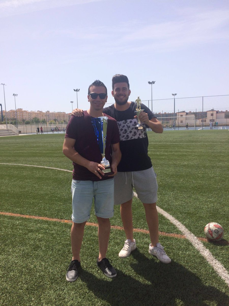 Campeones de 2da división y trofeo al máximo goleador de la categoría para <a href="/balle9431/">Balle</a> #GoMinions! Enhorabuena equipo