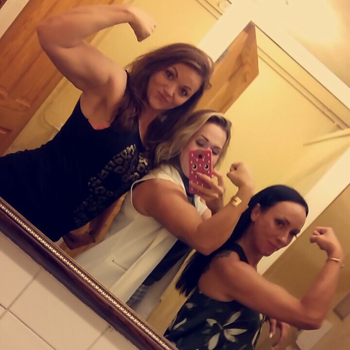 LizCollins13's tweet photo. This is what we do on a girls nite out #muscle #toiletselfie #powerlifting #strong 💪🏻💪🏻 https://t.co/0Y8VH6xRL5