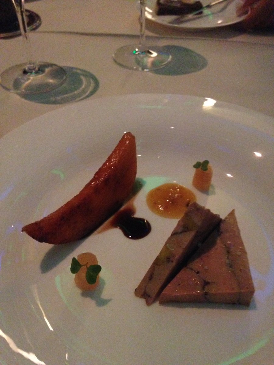 PaulG_ER's tweet photo. Great food with a view! @BurjAlArab @ElegantResorts #almuntaha https://t.co/FTxfWzipM4