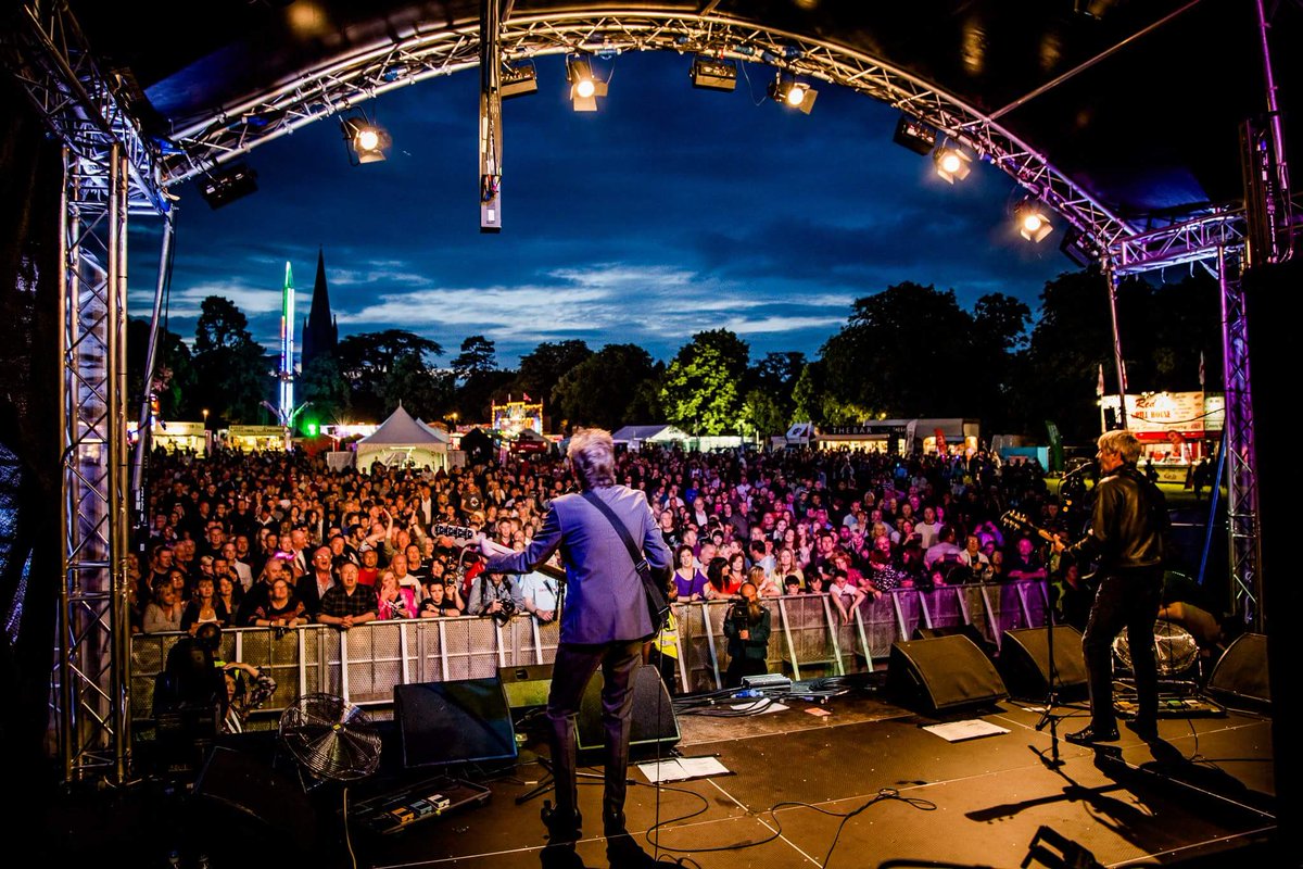 WitneyMusicFest's tweet image. Another great picture from LBE Photography! @FromtheJam1 at #WMF2016 &amp;amp; the amazing @Witney_UK Crowd! Book 2017 Now!