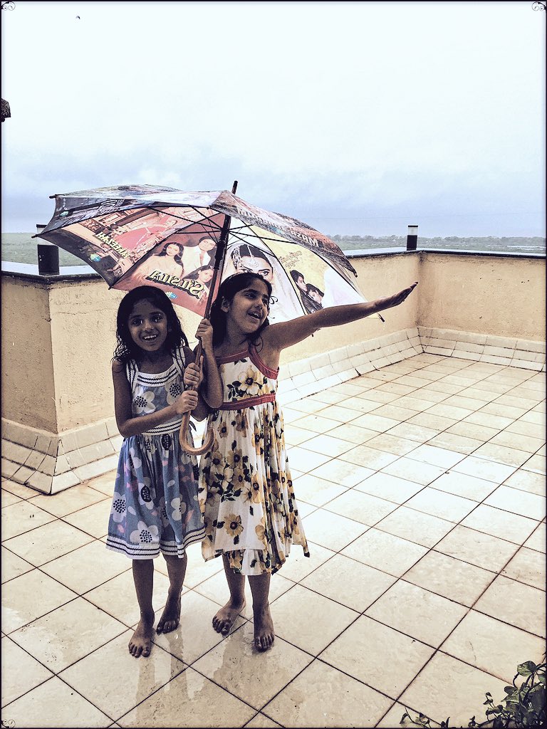 sandeepbangia's tweet photo. #MumbaiRains Sometimes it's best to let go, enjoy and bring a smile to your face #StayRainSafe https://t.co/guqQv7RJTG