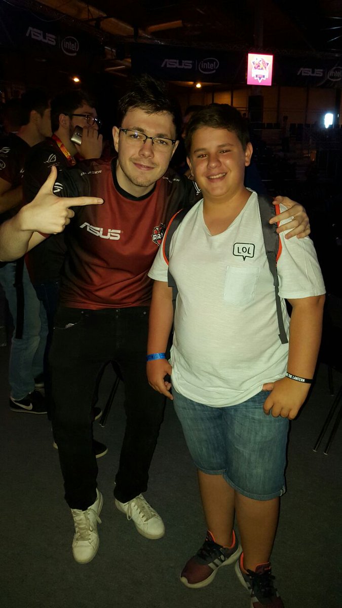 rexblMC's tweet photo. @LoLReven UNA PASADA CONOCERTE <3 https://t.co/Sy1C2Zdk3V