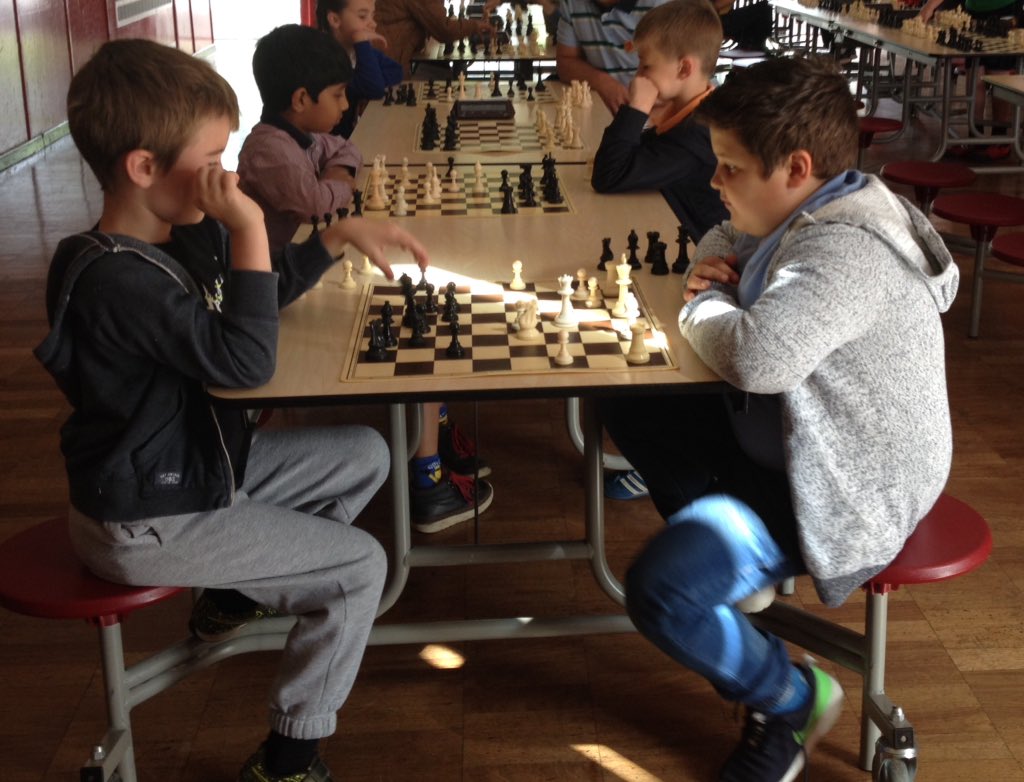 marys_rc's tweet photo. Last minute practice. #welshchessunion #teamstmarys https://t.co/9CRJv8Mg7H