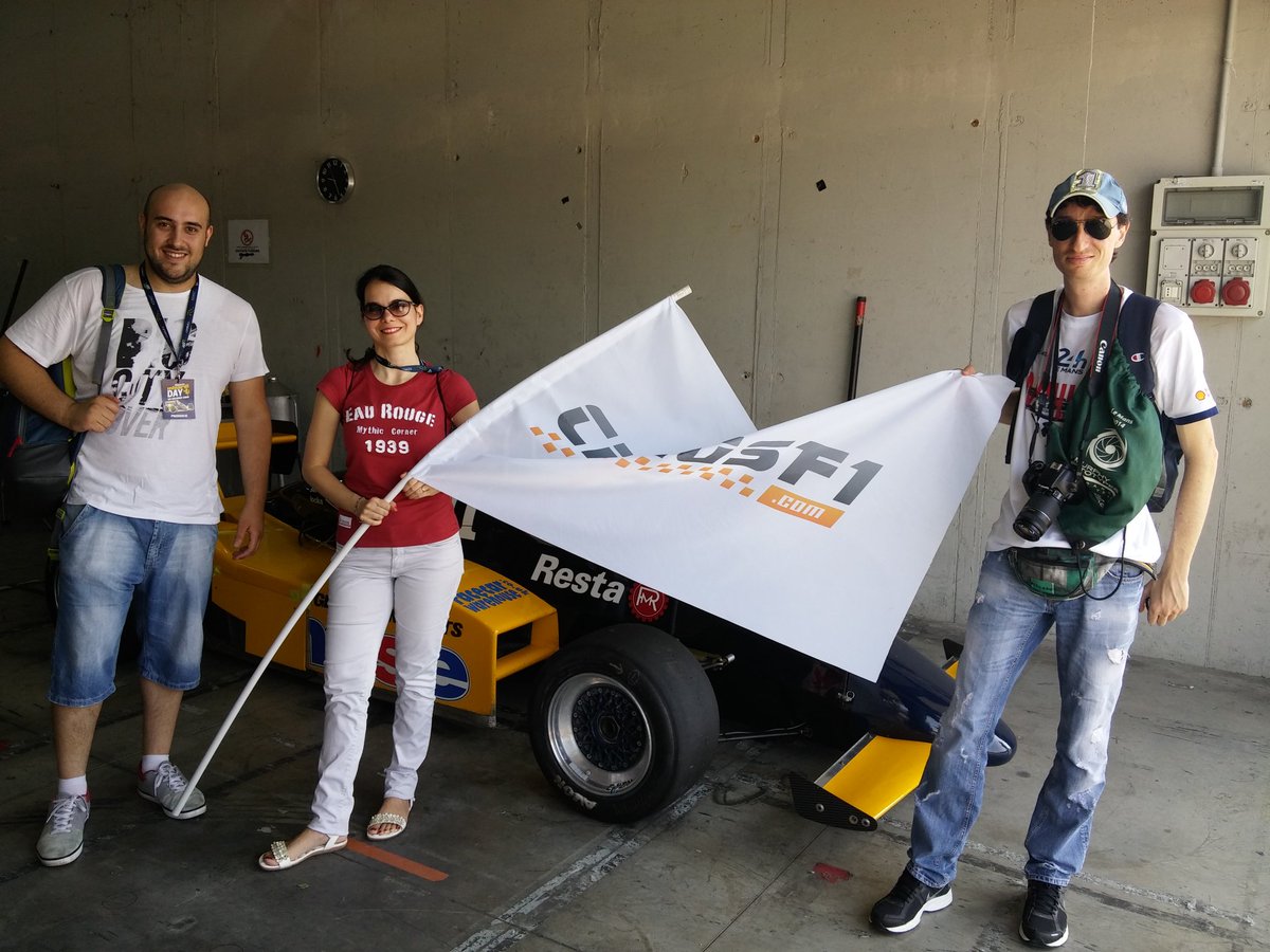 CircusFuno's tweet photo. Il bandierone di https://t.co/jXKiZ3kfKm sulla tribuna di Imola e nel paddock #CF1Raduno #MinardiDay https://t.co/GY8pm9c2jP