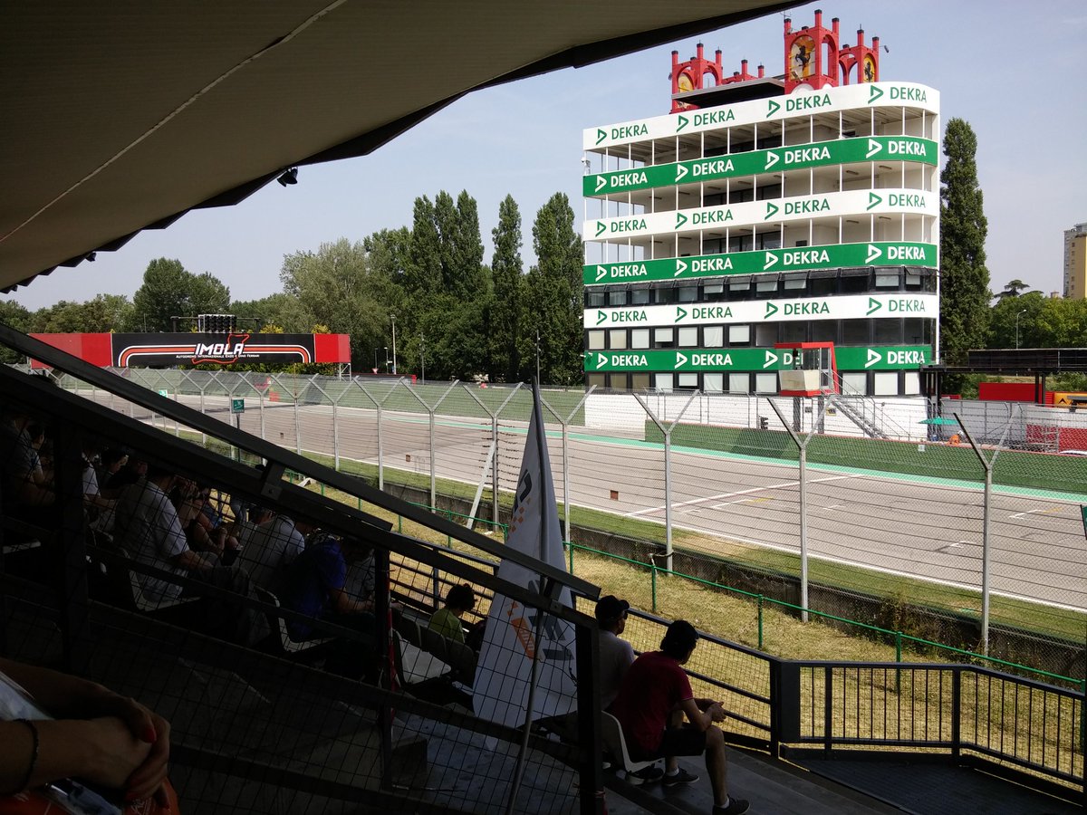 CircusFuno's tweet photo. Il bandierone di https://t.co/jXKiZ3kfKm sulla tribuna di Imola e nel paddock #CF1Raduno #MinardiDay https://t.co/GY8pm9c2jP