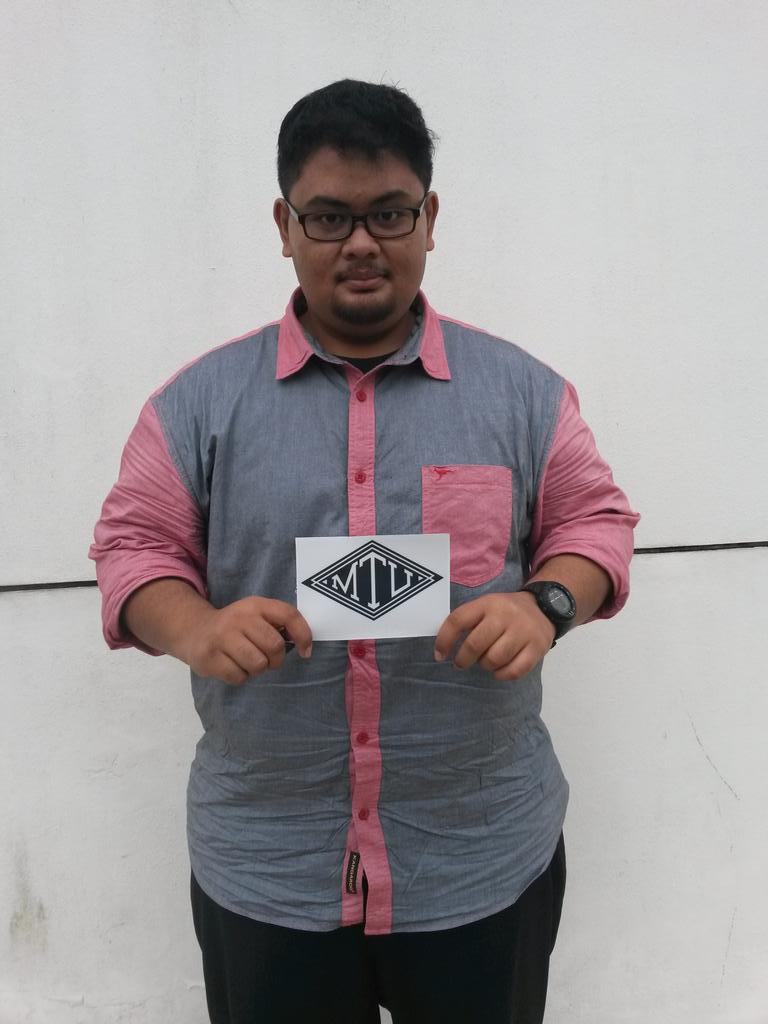 syamilafif_'s tweet photo. Antara yg sempat di snap. Sorang di k11 KTR. Sorg di Senai Airport. Trimas brader !
#UTMClan #LLGCarSticker https://t.co/bNHFtd8Zf8