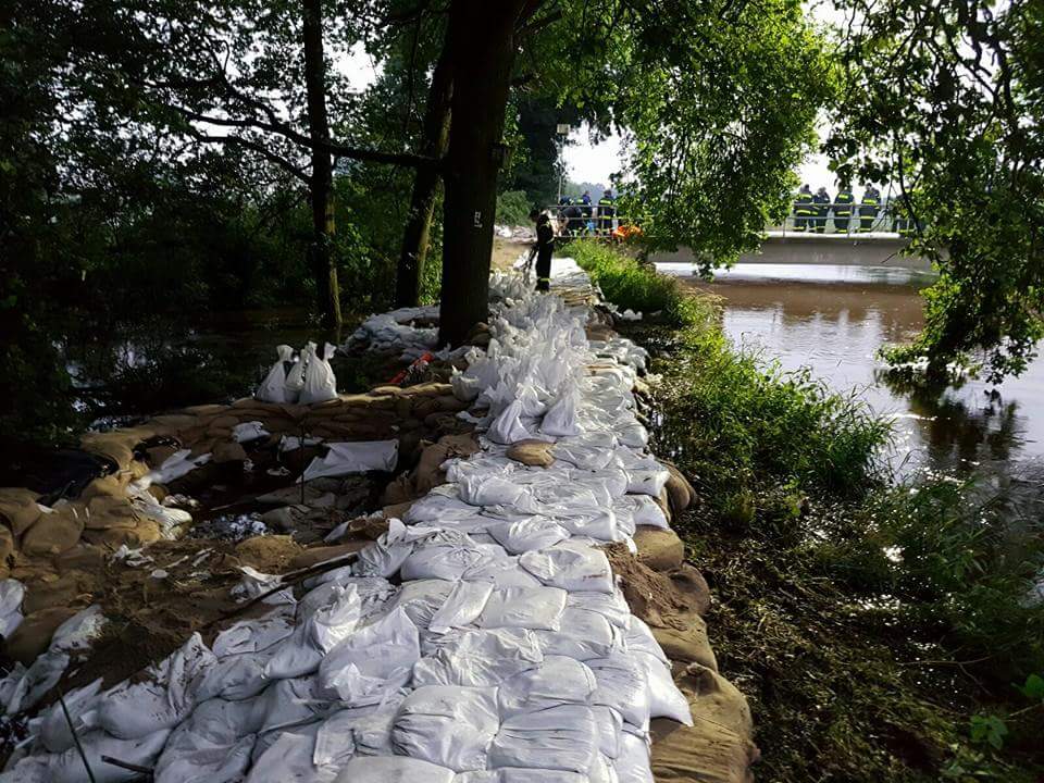 Wieder zwei Schichten Hochwassereinsatz an der Issel in Hamminkeln hinter uns. Die Deiche haben gehalten. Wieder.