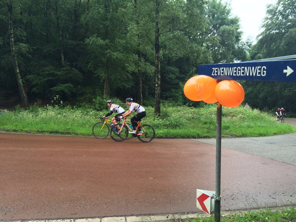 ALSnederland's tweet photo. The Battle of the Mountain is in volle gang! Ruim 30 deelnemers fietsen 8844 hoogtemeters binnen 24 uur. https://t.co/EKfh8dyjG3
