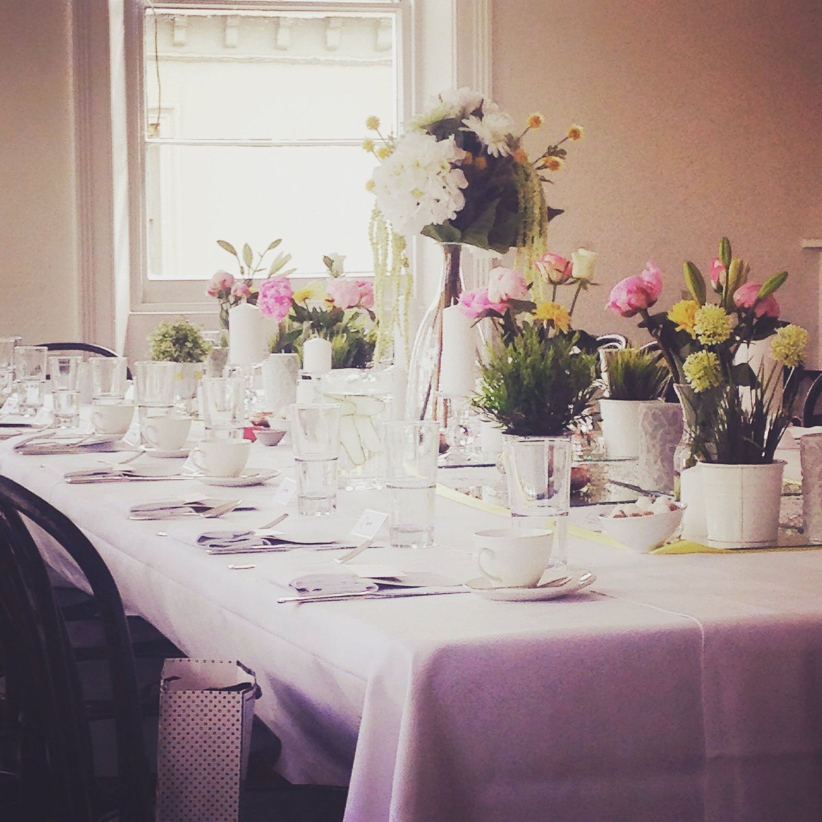 LWB_network's tweet image. Today's place setting for brunch summer is here and everything is in God's hands #Saturdaybrunch