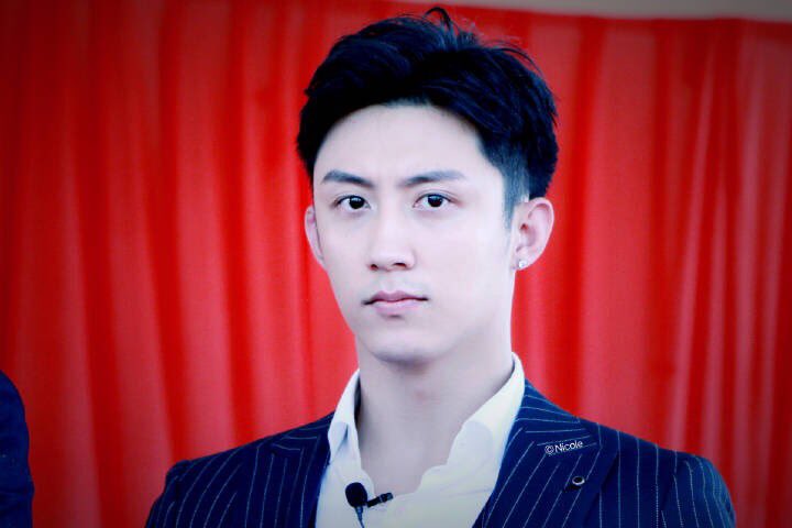 Shuai_Johnny's tweet photo. 갓니콜♡ https://t.co/Oljd3aKR1y