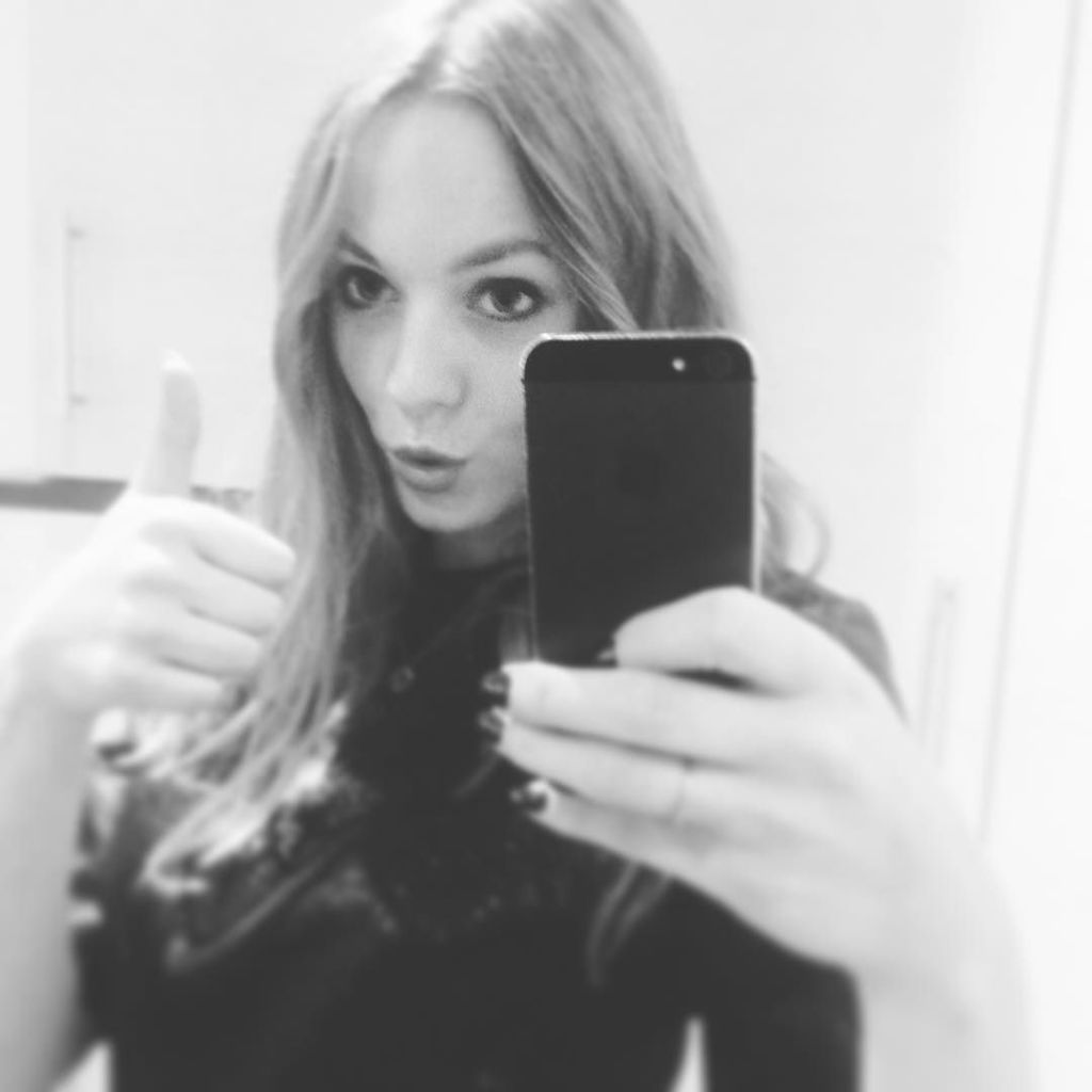 StefanyJune's tweet photo. A duck face for all of you to celebrate my birthday 🐤#duckhunting #ontour #dressup https://t.co/ovbYvB4rxS