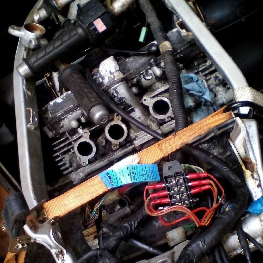 NancyFZ600's tweet photo. Been #flatout doing #development work with #royalenfield since Cadwell so not had a moment to look at Nancy. Knowin… https://t.co/T1TeK7gQaX